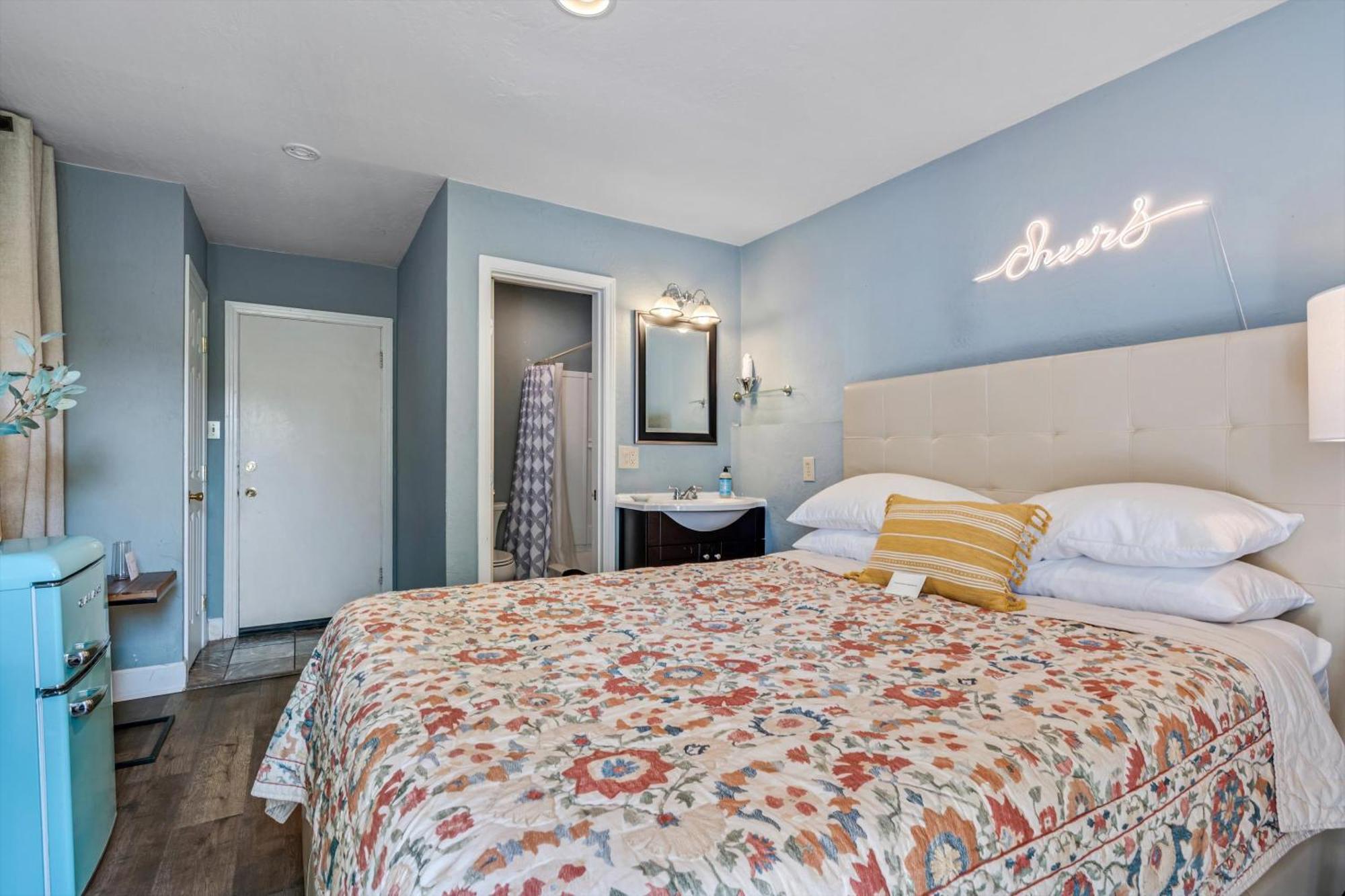 Cinnamon Bear Creekside 3*
