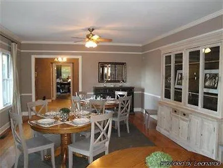 Cinnamon Bear Creekside Inn 